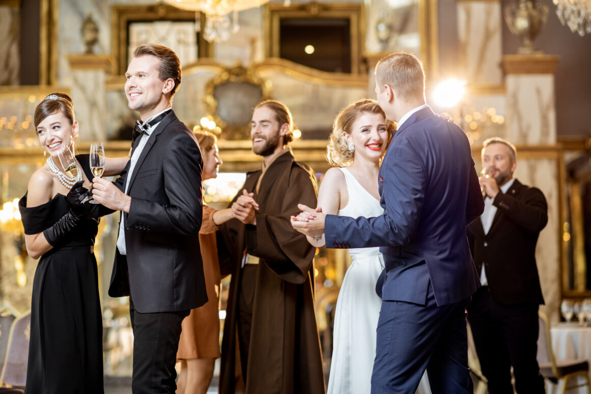 Düğünler, Nişanlar ve Kınalar